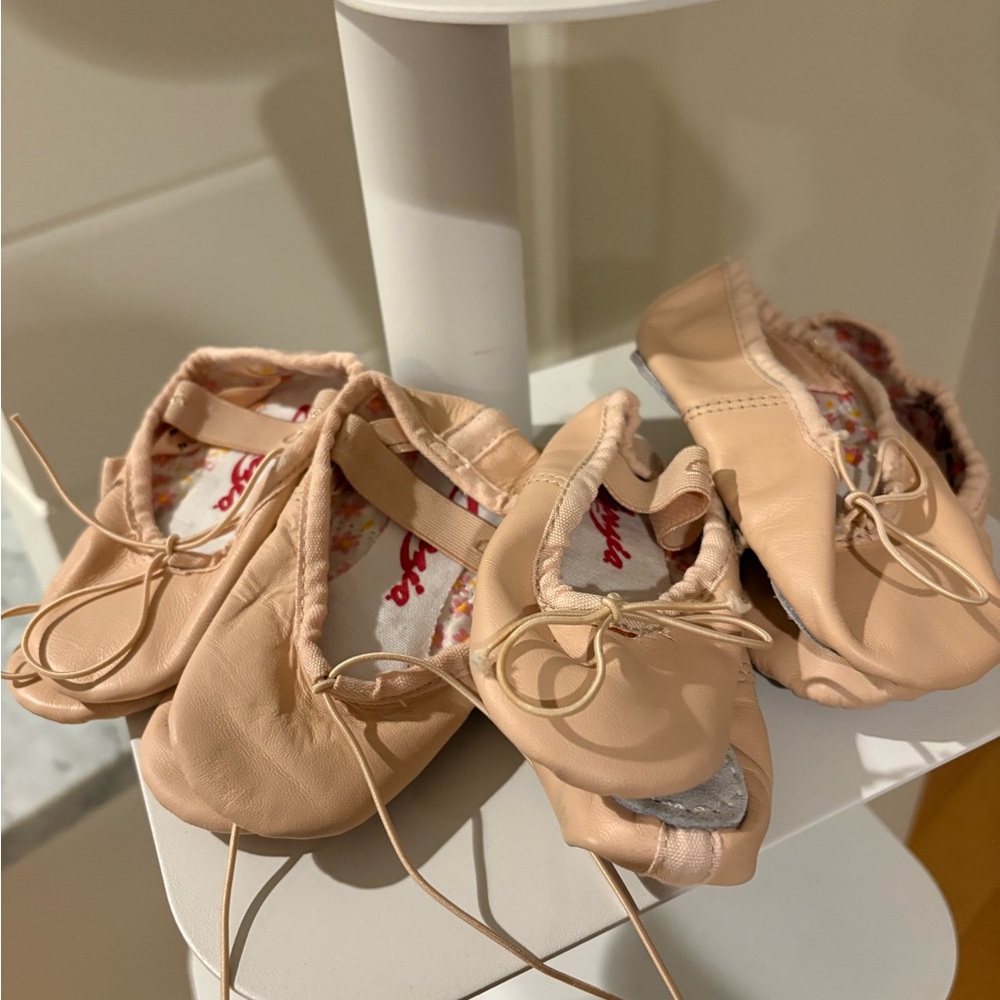 BUNDLE Capezio Kids Unisex Ballet Shoes - 4 pair Ballet Pink 6.5N/7N/7.5N/8N